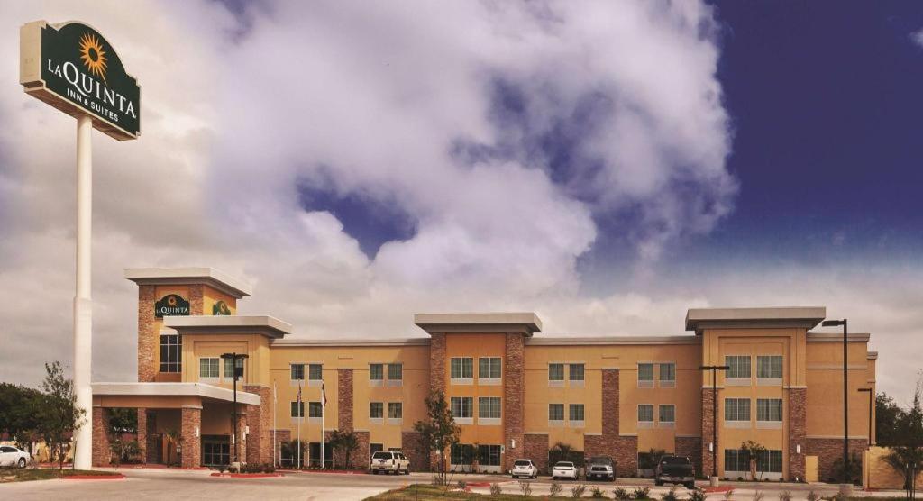 La Quinta By Wyndham Beeville מראה חיצוני תמונה